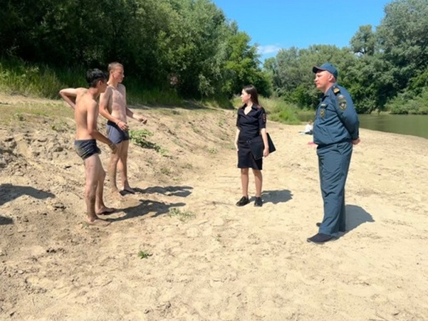 Полицейские Рубцовска продолжают мероприятия по предупреждению и профилактике детского травматизма на водных объектах.