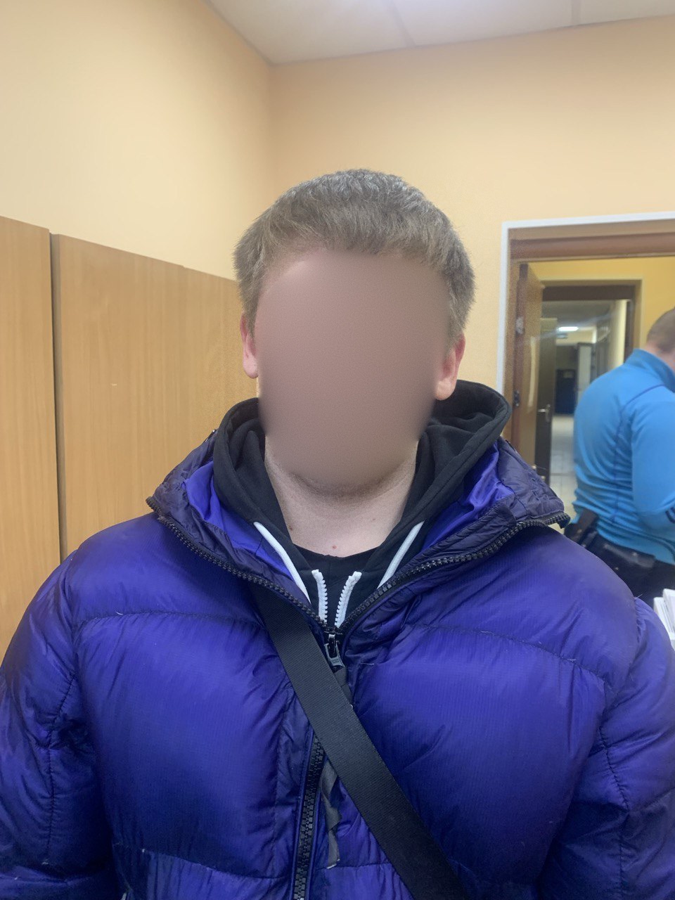 Полицейскими Рубцовска задержан курьер мошенников, похитивший у пожилого горожанина более 1,5 млн рублей.